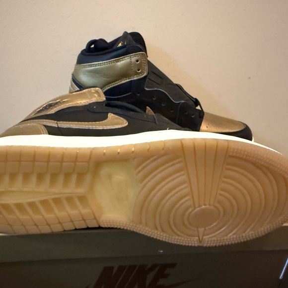 Jordan 1 Retro High OG ‘Black Metallic Gold’ - Picture 5 of 5
